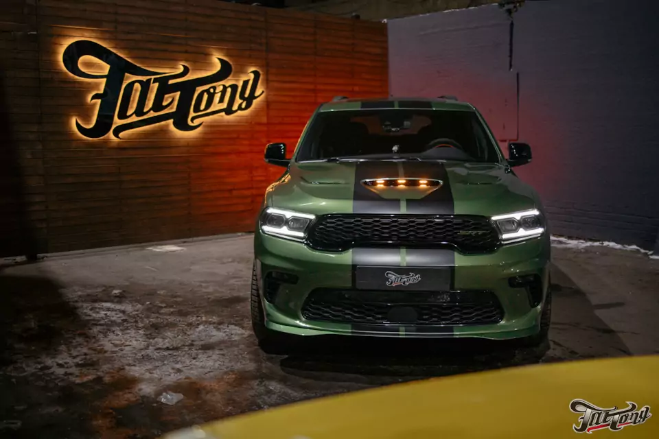 Разработали крепления и установили маркерные огни от RAM TRX на Dodge Durango SRT!